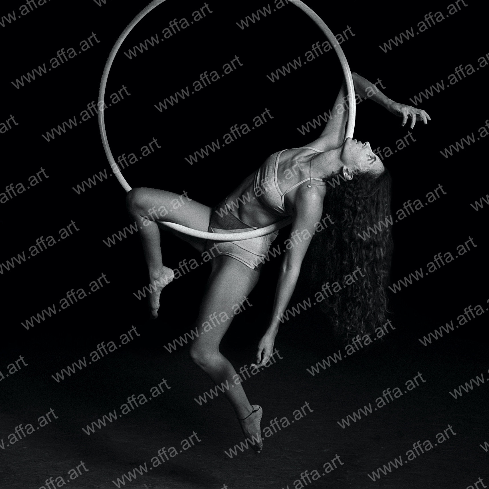 hoop anna 2 image with black and white